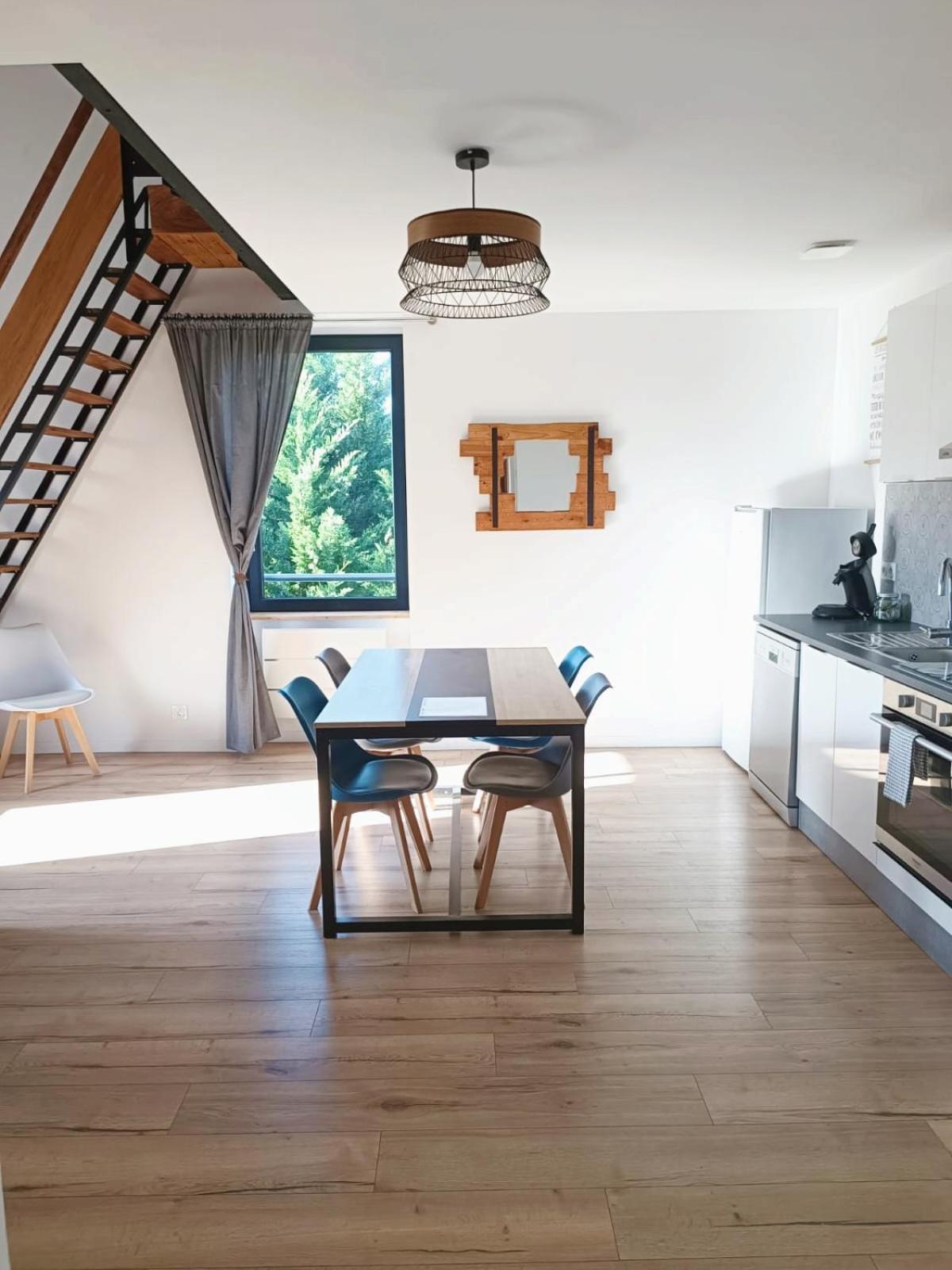 Appartement Duplex Dans Une Ancienne Usine Beaupréau-en-Mauges Eksteriør bilde